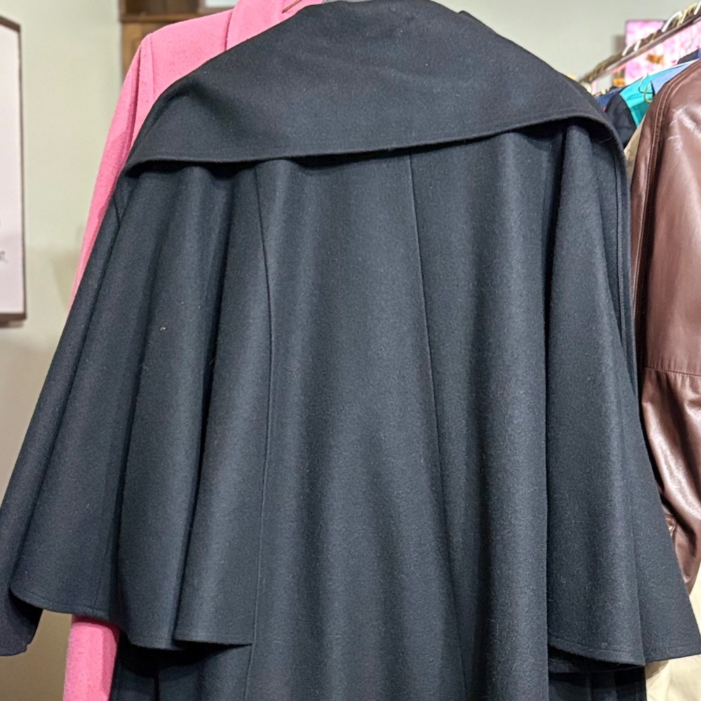 Dani Colby black cape 80% wool loop